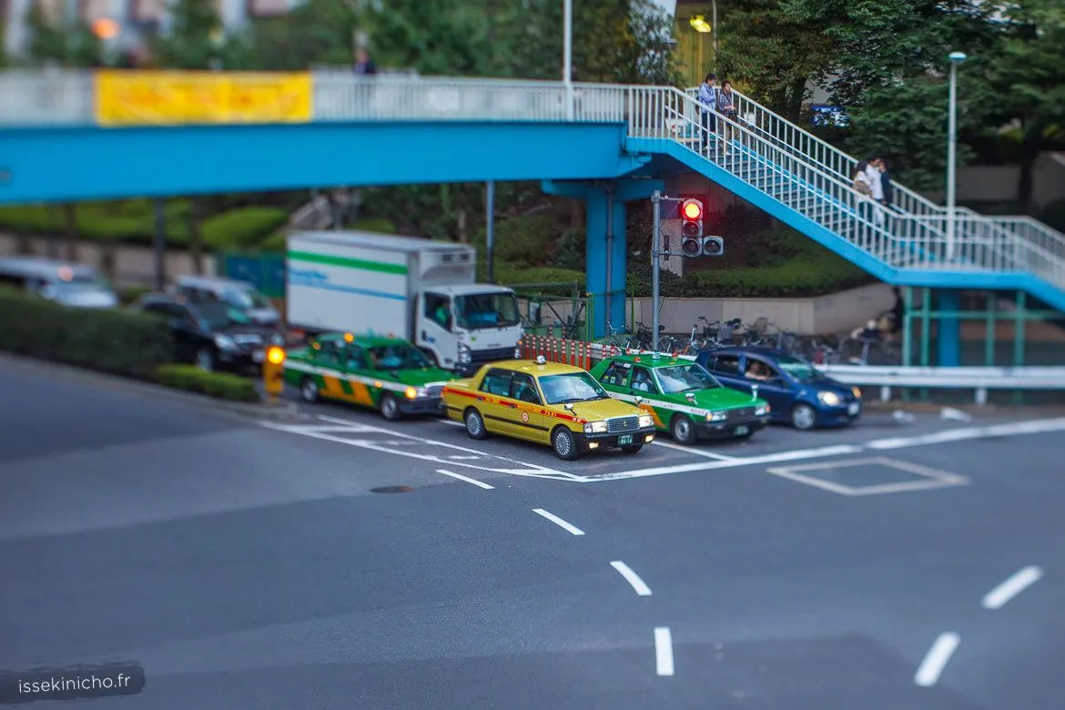 Photo effet maquette tilt-shift de taxis à Tokyo au Japon