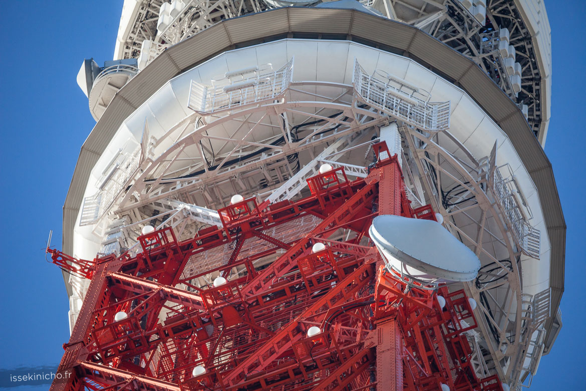 Gros plan, détail de l'observatoire de la tour de Tokyo