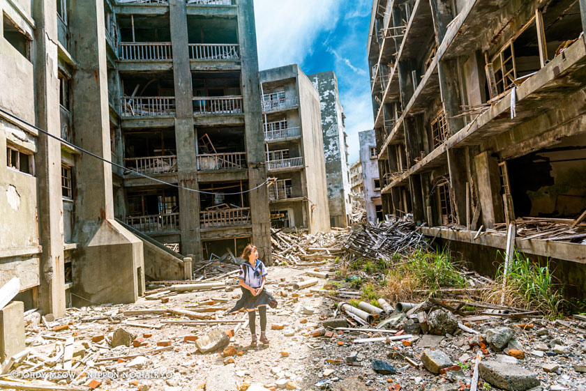 nippon no haikyo, beau livre japon, lieux abandonnés, lieu abandonné, urbex, gunkanjima, hashima, skyfall, ecoliere